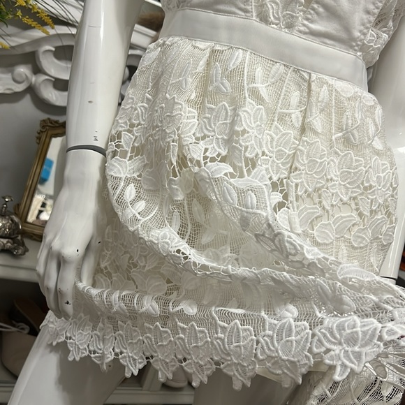 206. SELF-PORTRAIT White Lace Square Neckline Dress 2 - Picture 6 of 17